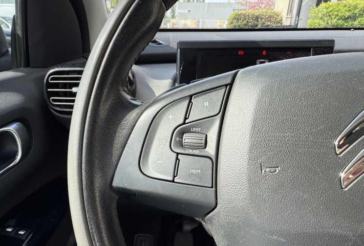 Citroën C4 CACTUS 1.6 BlueHDi SHINE 100 / Réservoir ADBLUE changé