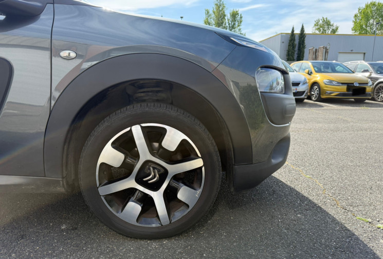 Citroën C4 CACTUS 1.6 BlueHDi SHINE 100 / Réservoir ADBLUE changé