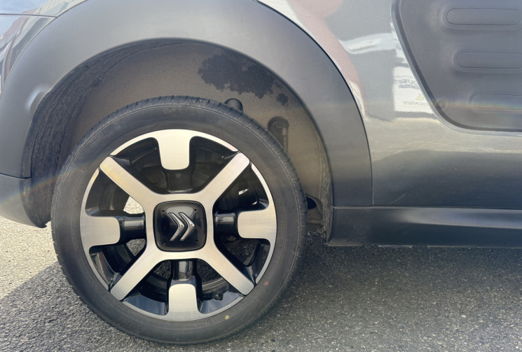 Citroën C4 CACTUS 1.6 BlueHDi SHINE 100 / Réservoir ADBLUE changé