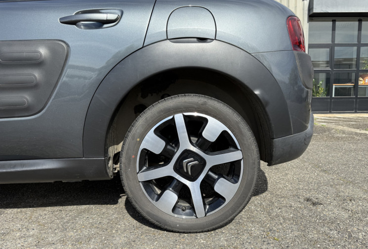 Citroën C4 CACTUS 1.6 BlueHDi SHINE 100 / Réservoir ADBLUE changé