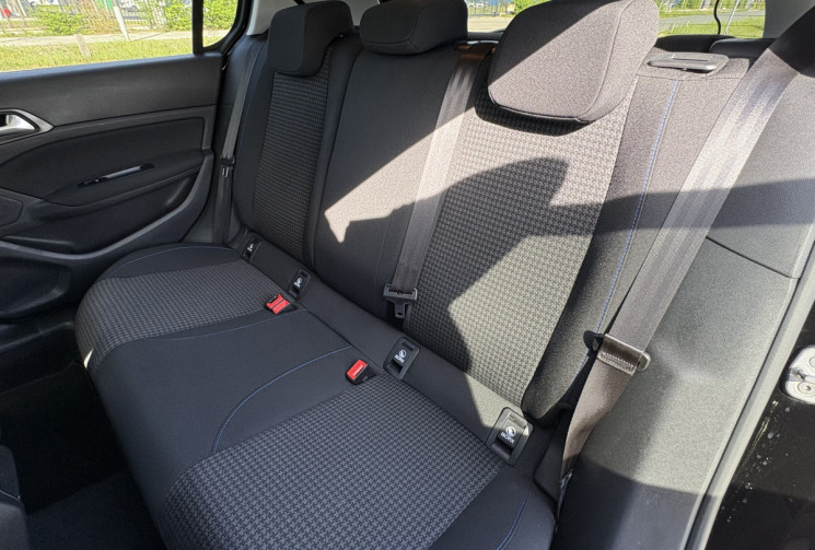 Peugeot 308 STYLE 130cv 1.5 BlueHdi * Caplay * Attelage * Radar * Entretien Complet
