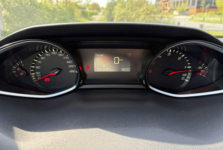 Peugeot 308 STYLE 130cv 1.5 BlueHdi * Caplay * Attelage * Radar * Entretien Complet