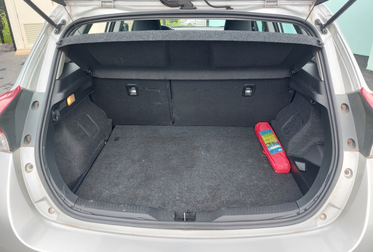 Toyota AURIS DESIGN 1.8 VVT-i HSD CVT Hybrid 99 cv BVA // Chaine de distribution // peu kilométré