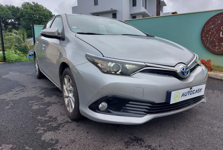 Toyota AURIS DESIGN 1.8 VVT-i HSD CVT Hybrid 99 cv BVA // Chaine de distribution // peu kilométré