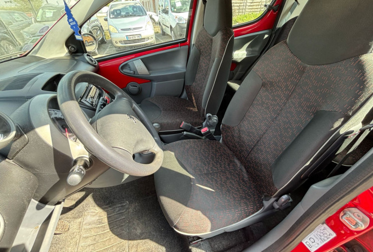 Peugeot 107 1.0 Trendy 68 ch / Boite auto / Clim