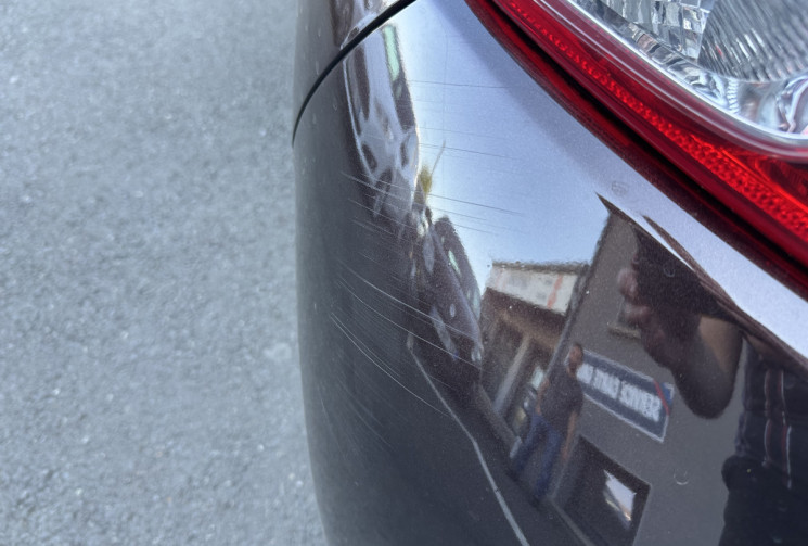 Peugeot 208 1.2 VTI 82 CH DISTRI FAITE ECRAN APPLE / ANDROID AUTO