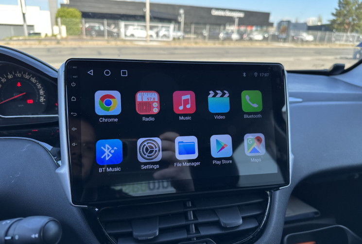 Peugeot 208 1.2 VTI 82 CH DISTRI FAITE ECRAN APPLE / ANDROID AUTO