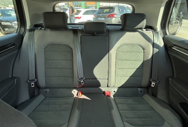 Volkswagen Golf (2) 1.5 TSI R-line EVO Carat DSG7