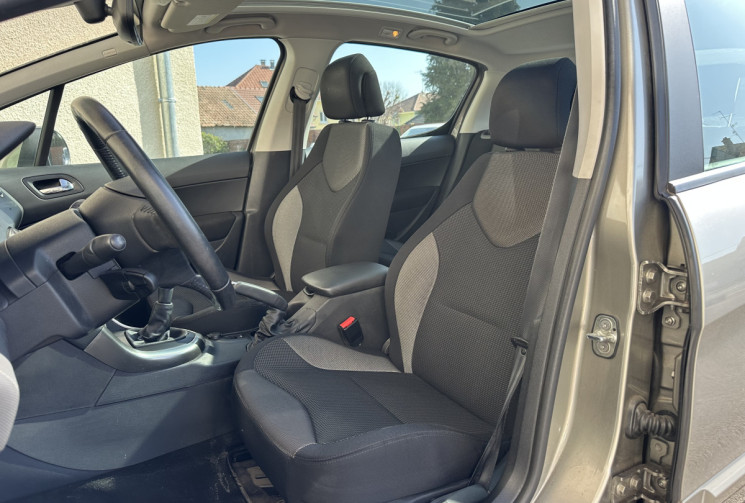 Peugeot 308 1.6 I 120 CH BVM5 CONFORT