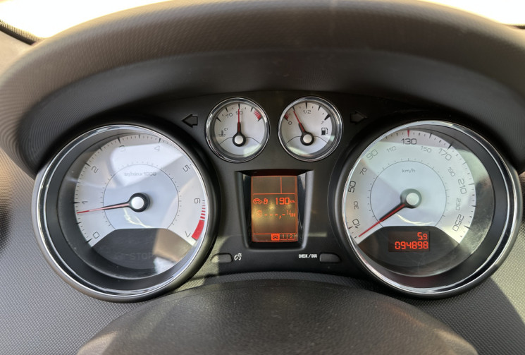 Peugeot 308 1.6 I 120 CH BVM5 CONFORT