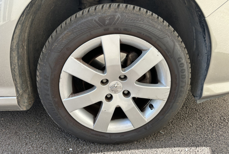 Peugeot 308 1.6 I 120 CH BVM5 CONFORT