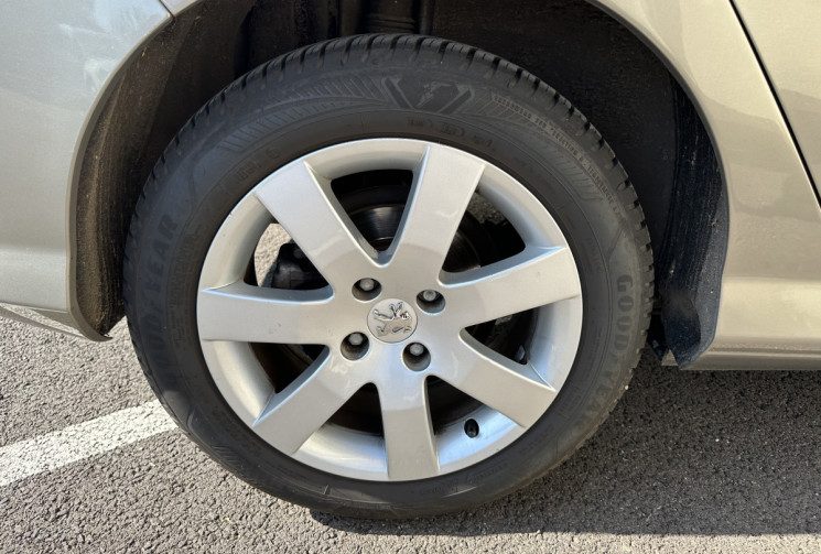Peugeot 308 1.6 I 120 CH BVM5 CONFORT