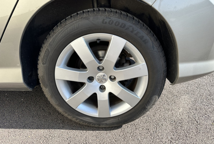 Peugeot 308 1.6 I 120 CH BVM5 CONFORT