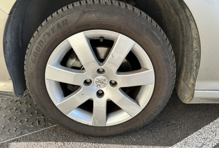 Peugeot 308 1.6 I 120 CH BVM5 CONFORT