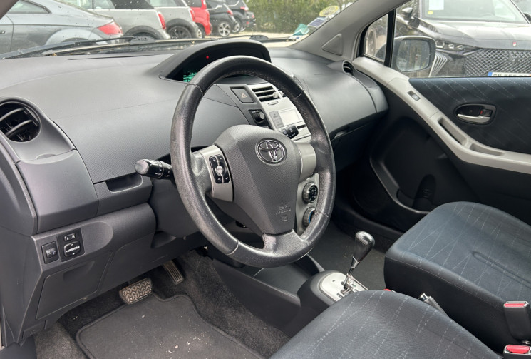 Toyota Yaris 2 5 portes 1.3 VVTi 87 Luna pack / Entretien complet / Climatisation