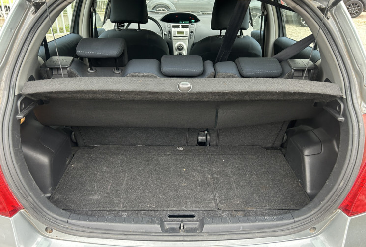 Toyota Yaris 2 5 portes 1.3 VVTi 87 Luna pack / Entretien complet / Climatisation