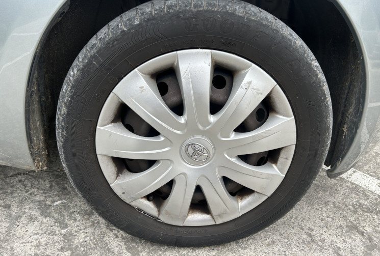 Toyota Yaris 2 5 portes 1.3 VVTi 87 Luna pack / Entretien complet / Climatisation