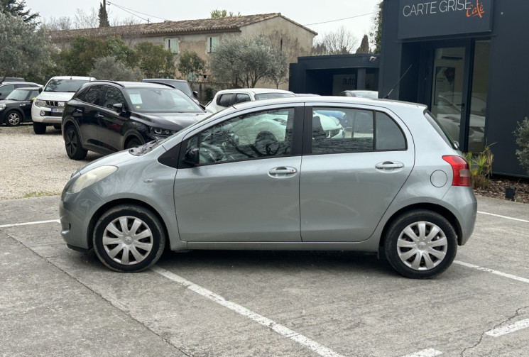 Toyota Yaris 2 5 portes 1.3 VVTi 87 Luna pack / Entretien complet / Climatisation