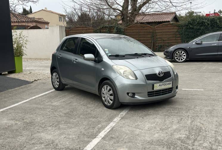 Toyota Yaris 2 5 portes 1.3 VVTi 87 Luna pack / Entretien complet / Climatisation