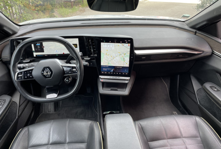Renault Megane E-TECH EV60 220 cv ICONIC / Pneus neuf / harman Kardon / Attelage / parfait état 