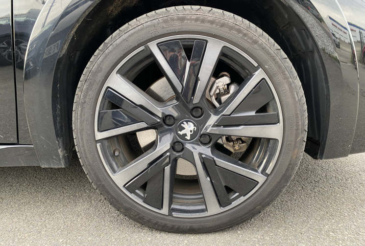 Peugeot 208 e-208 136 ch GT