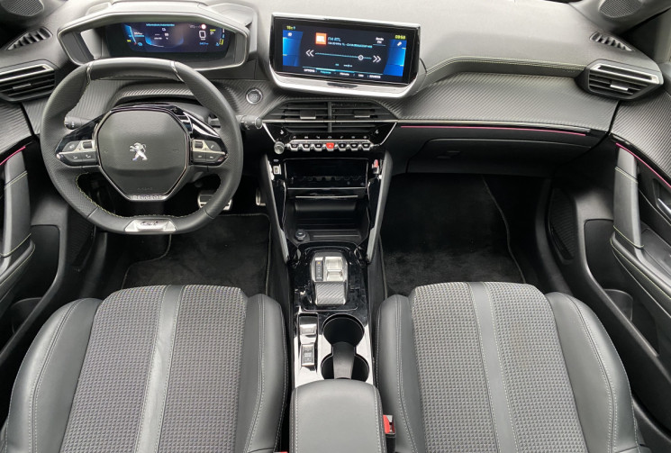 Peugeot 208 e-208 136 ch GT