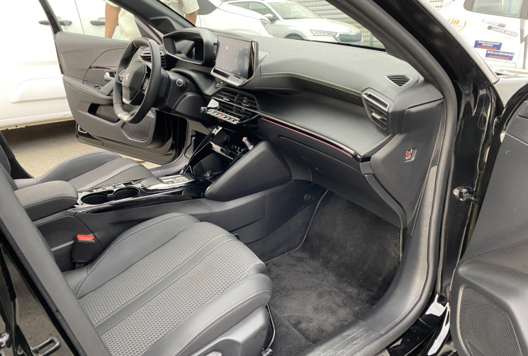 Peugeot 208 e-208 136 ch GT