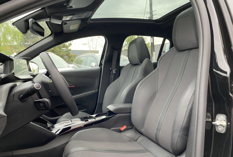 Peugeot 208 e-208 136 ch GT