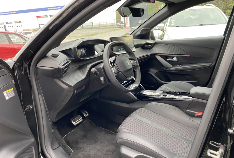 Peugeot 208 e-208 136 ch GT