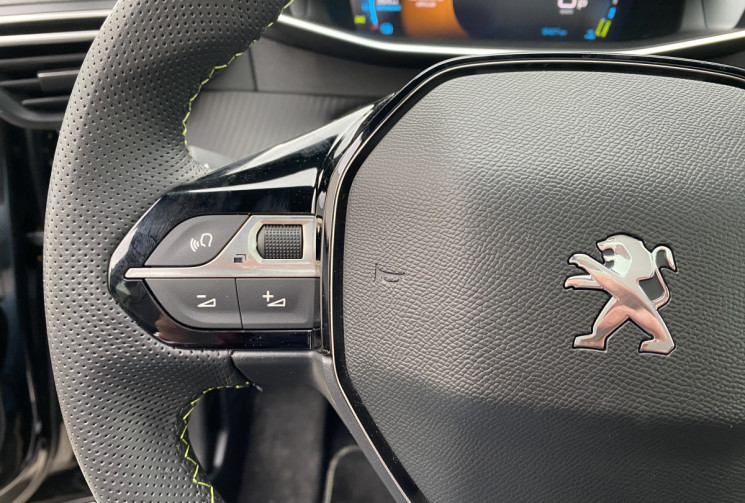 Peugeot 208 e-208 136 ch GT