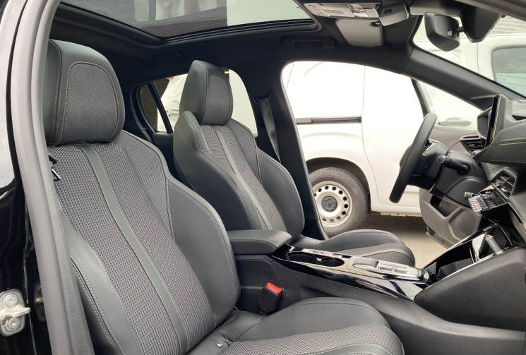 Peugeot 208 e-208 136 ch GT