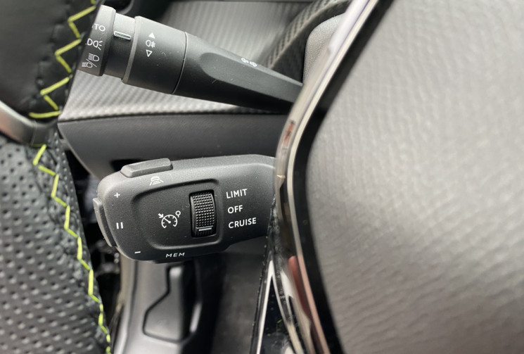 Peugeot 208 e-208 136 ch GT