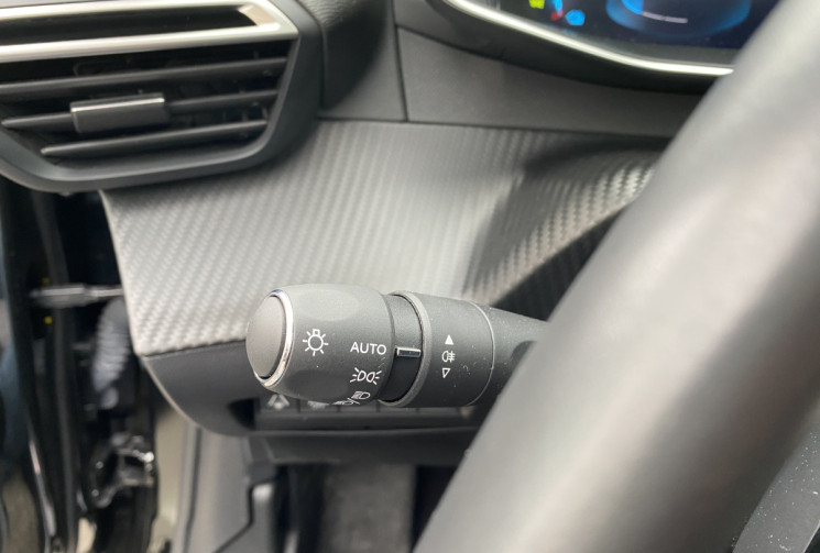 Peugeot 208 e-208 136 ch GT