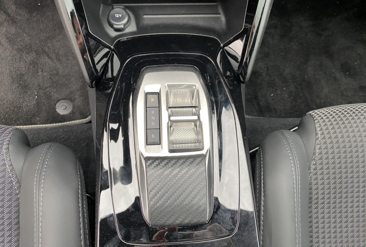 Peugeot 208 e-208 136 ch GT