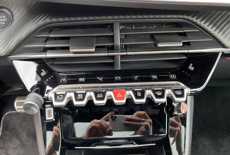 Peugeot 208 e-208 136 ch GT
