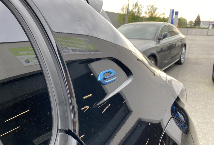 Peugeot 208 e-208 136 ch GT