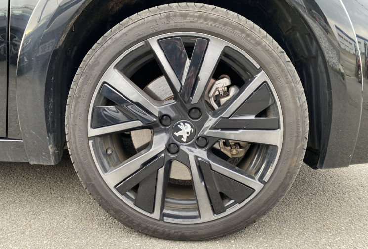Peugeot 208 e-208 136 ch GT