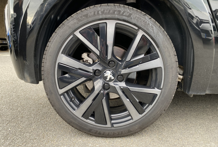 Peugeot 208 e-208 136 ch GT