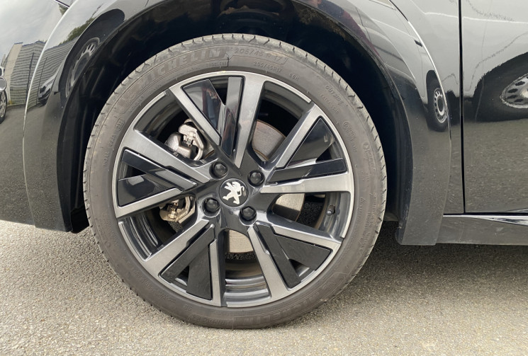 Peugeot 208 e-208 136 ch GT