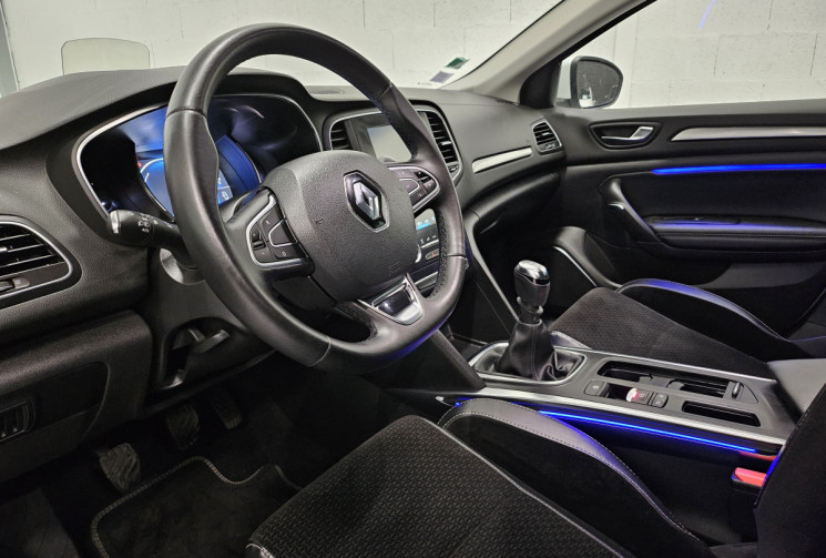 Renault Megane TCE 130 cv intens / HUD / camera