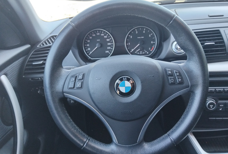 BMW Série 1  116 i 122 CH CONFORT
