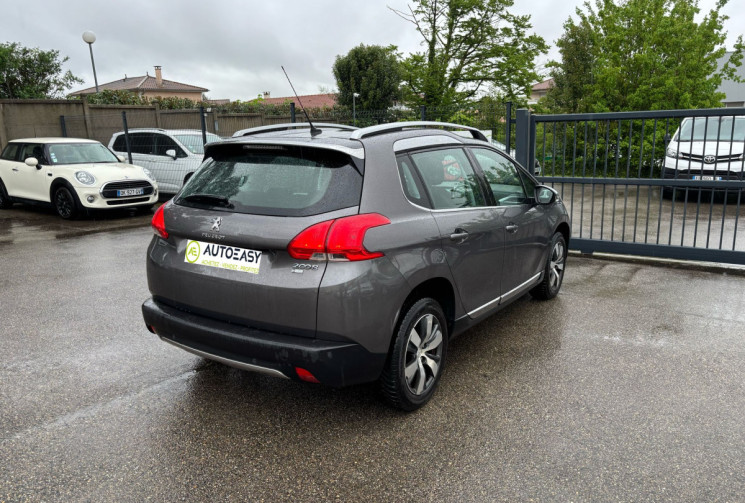Peugeot 2008  92 CH / ALLURE / GRIP CONTROL /PREMIERE MAIN 