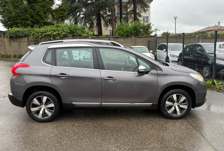 Peugeot 2008  92 CH / ALLURE / GRIP CONTROL /PREMIERE MAIN 