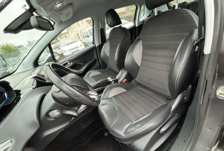 Peugeot 2008  92 CH / ALLURE / GRIP CONTROL /PREMIERE MAIN 