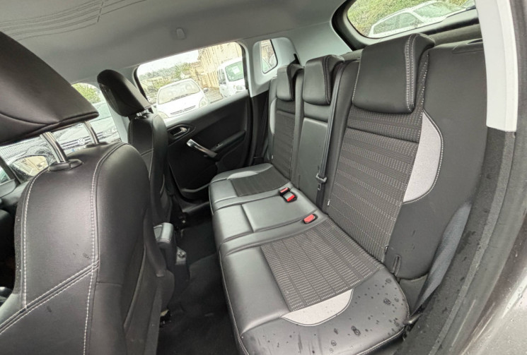 Peugeot 2008  92 CH / ALLURE / GRIP CONTROL /PREMIERE MAIN 