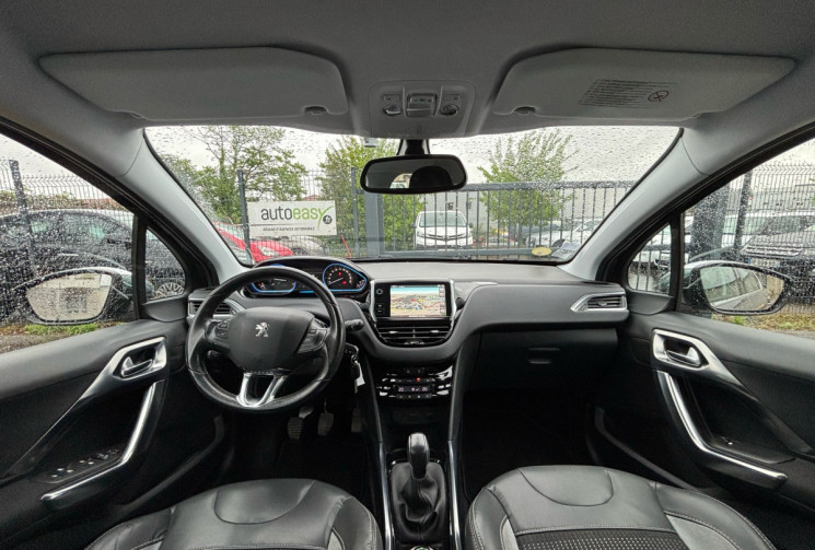 Peugeot 2008  92 CH / ALLURE / GRIP CONTROL /PREMIERE MAIN 