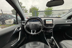 Peugeot 2008  92 CH / ALLURE / GRIP CONTROL /PREMIERE MAIN 