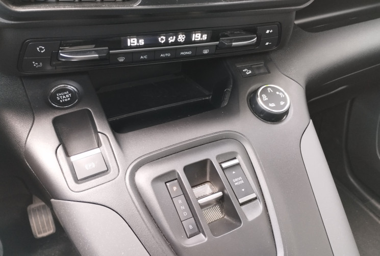 Citroën Berlingo III Taille M 136 ch 50 Kwh Shine Automatique + Grip Control /Toit pano/Attelage