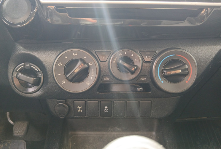 Toyota HILUX 2.4 D-4D 16V DPF Xtra cab LE CAP