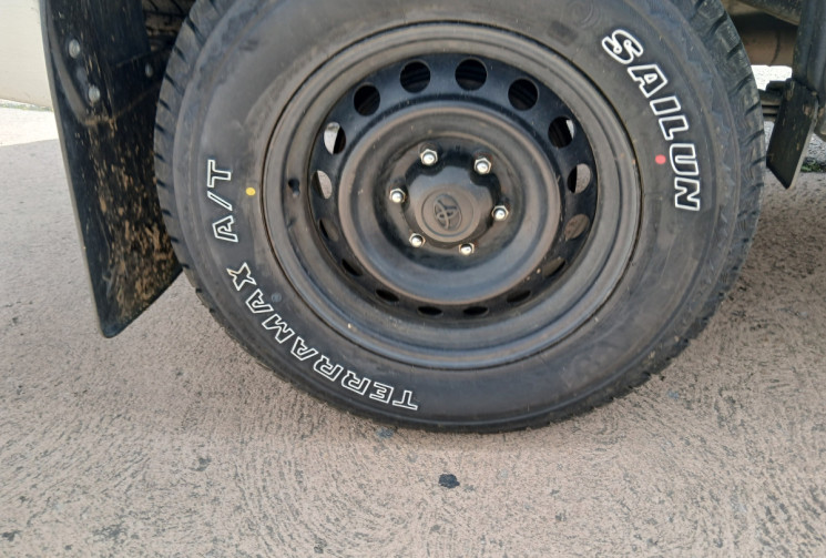 Toyota HILUX 2.4 D-4D 16V DPF Xtra cab LE CAP